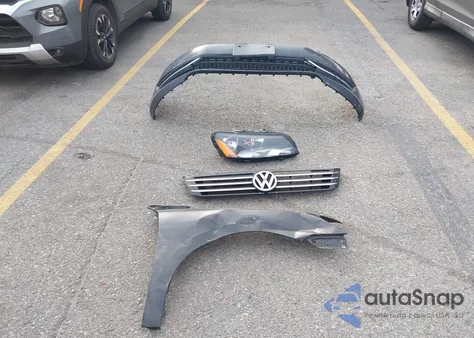 2013 Volkswagen Passat 2.5L Se z USA, uszkodzony, nr VIN 1VWBH7A3XDC130730